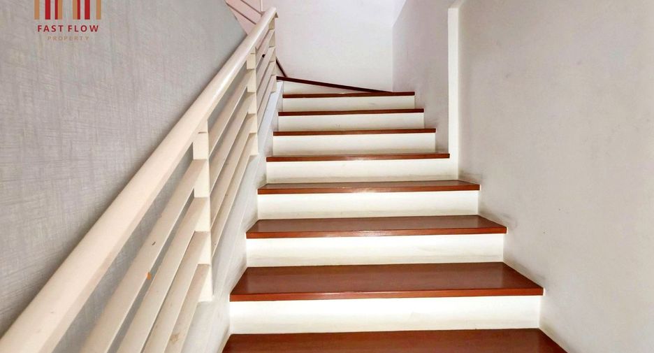 For sale 3 bedrooms townhouse in Lat Phrao, Bangkok