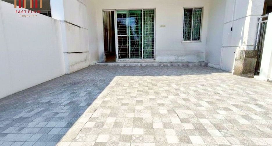 For sale 3 bedrooms townhouse in Lat Phrao, Bangkok
