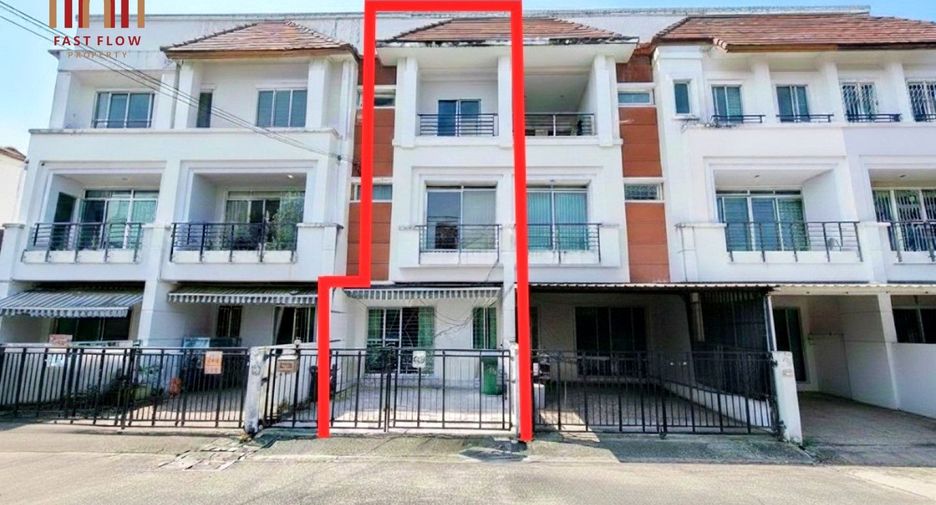 For sale 3 bedrooms townhouse in Lat Phrao, Bangkok