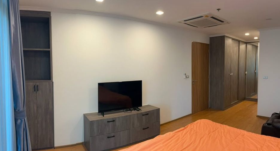 For rent 2 bedrooms condo in Sathon, Bangkok