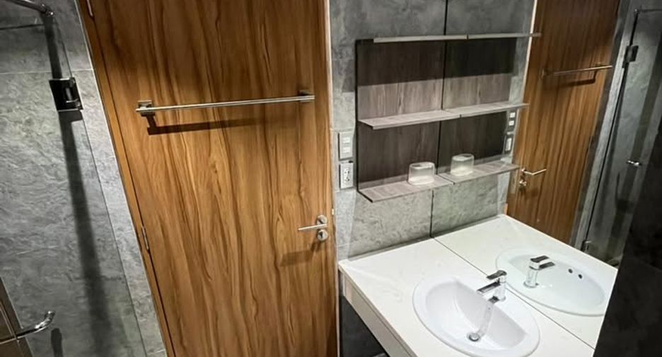 For rent 2 bedrooms condo in Sathon, Bangkok