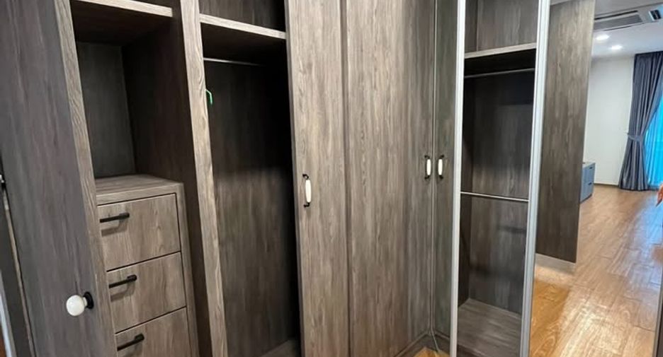 For rent 2 bedrooms condo in Sathon, Bangkok