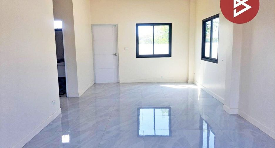 For sale 4 bedrooms house in Wat Sing, Chainat