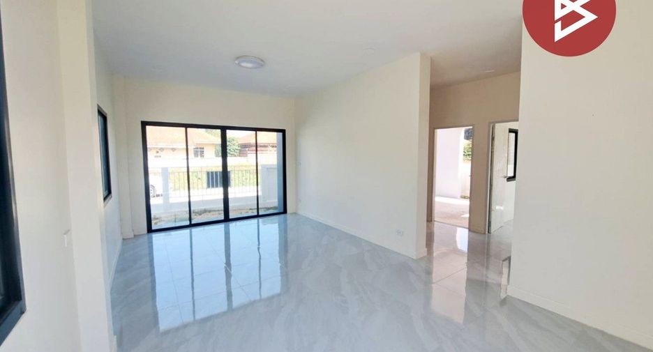 For sale 4 bedrooms house in Wat Sing, Chainat