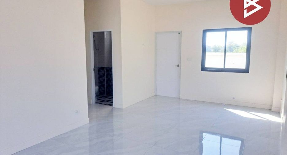 For sale 4 bedrooms house in Wat Sing, Chainat