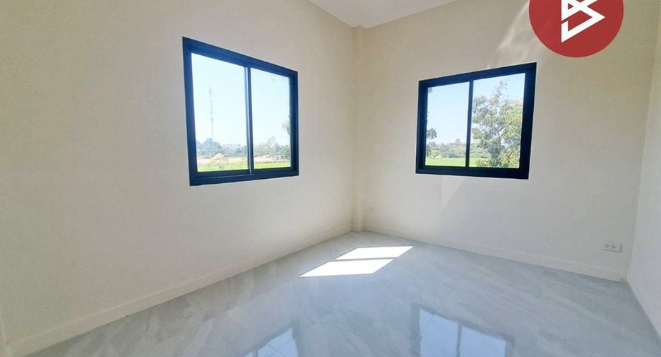 For sale 4 bedrooms house in Wat Sing, Chainat