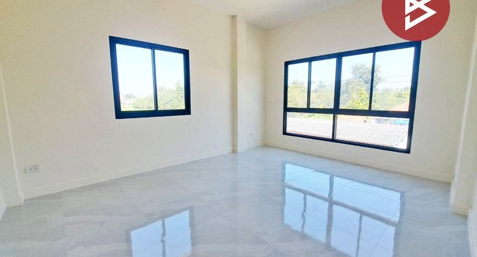 For sale 4 bedrooms house in Wat Sing, Chainat