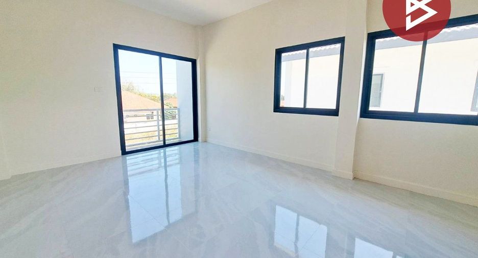For sale 4 bedrooms house in Wat Sing, Chainat