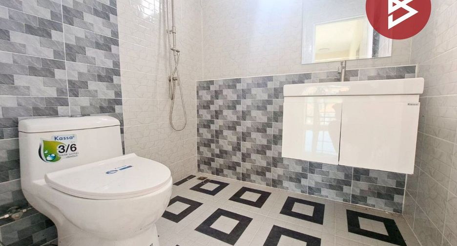 For sale 4 bedrooms house in Wat Sing, Chainat