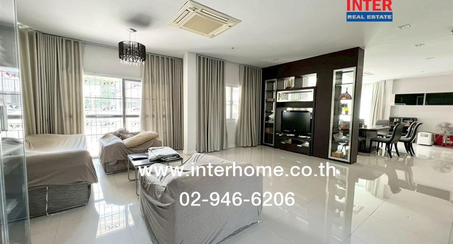 For sale 4 bedrooms house in Khlong Sam Wa, Bangkok