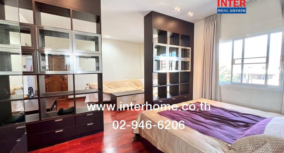 For sale 4 bedrooms house in Khlong Sam Wa, Bangkok