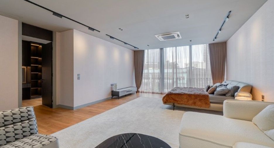 For sale 4 bedrooms house in Sathon, Bangkok