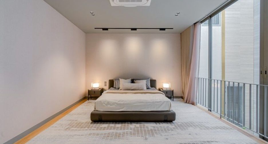 For sale 4 bedrooms house in Sathon, Bangkok