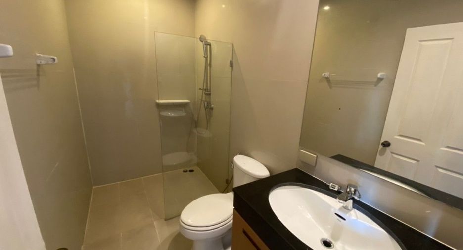 For rent 3 bedrooms house in Khlong Toei, Bangkok