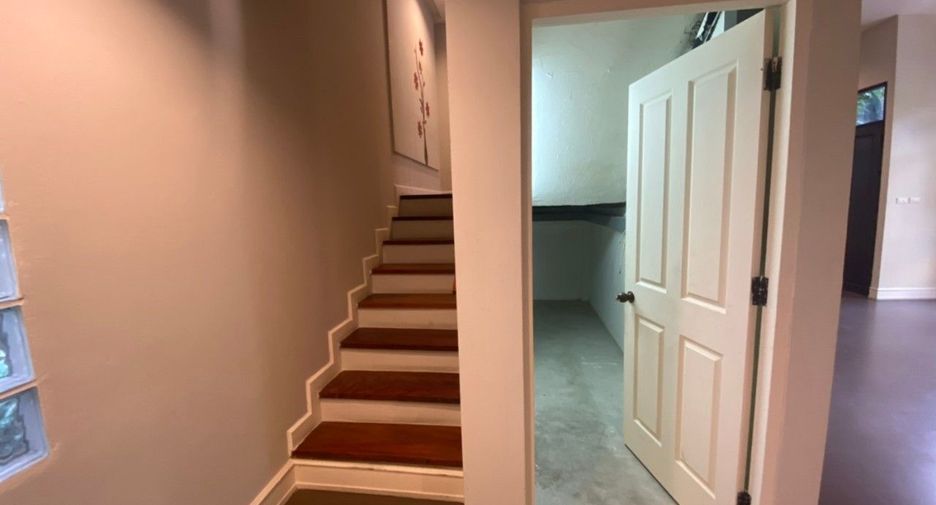 For rent 3 bedrooms house in Khlong Toei, Bangkok