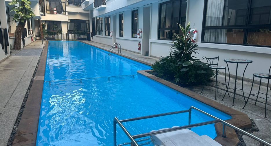 For rent 3 bedrooms house in Khlong Toei, Bangkok