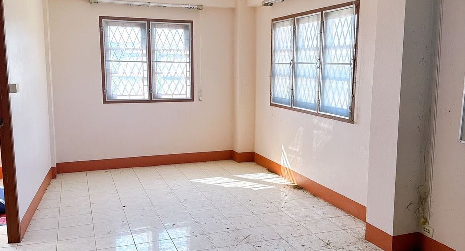 À vendre 6 chambres local commercial à Sattahip, Chonburi