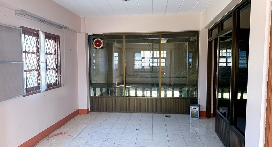 À vendre 6 chambres local commercial à Sattahip, Chonburi