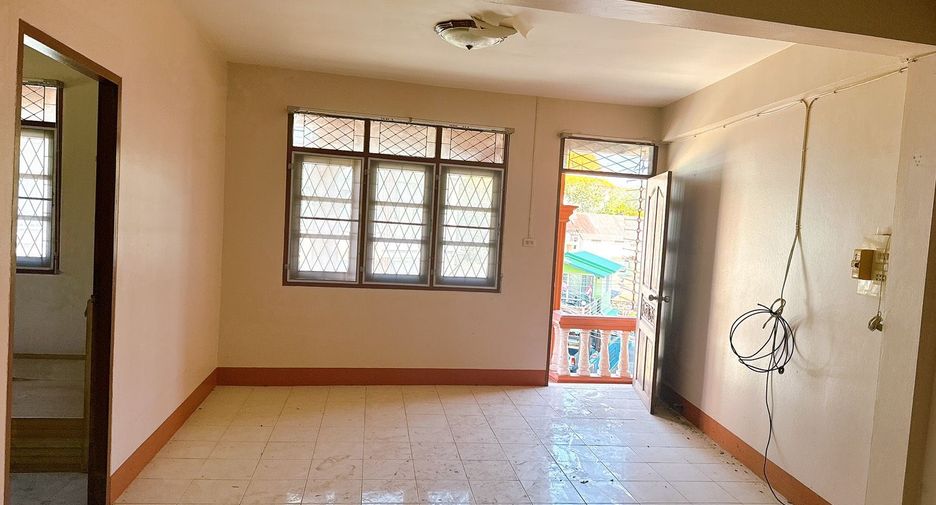 À vendre 6 chambres local commercial à Sattahip, Chonburi