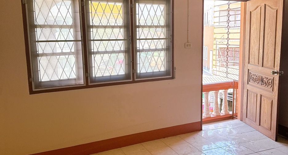 À vendre 6 chambres local commercial à Sattahip, Chonburi
