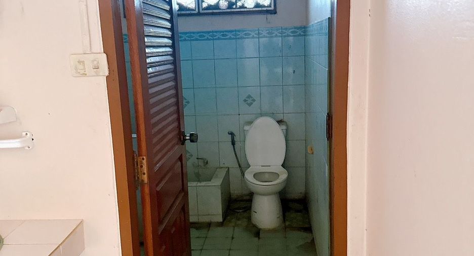 À vendre 6 chambres local commercial à Sattahip, Chonburi