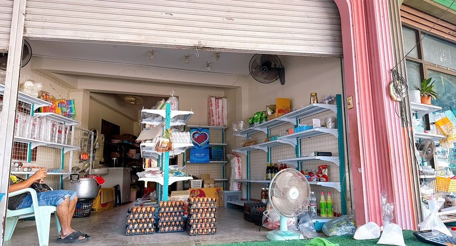 À vendre 6 chambres local commercial à Sattahip, Chonburi