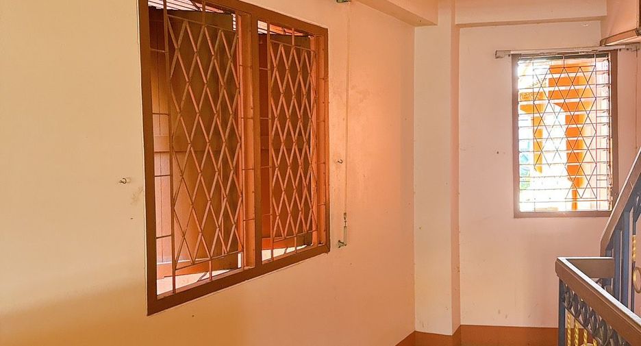 À vendre 6 chambres local commercial à Sattahip, Chonburi