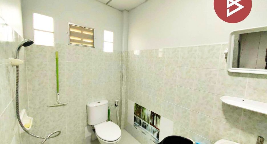 Casa adosada en venta de 1 habitaciones en Nong Chok, Bangkok
