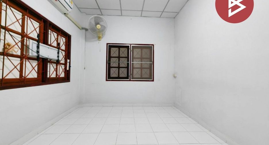 Casa adosada en venta de 1 habitaciones en Nong Chok, Bangkok