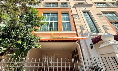 Reihenhaus zur Miete mit 4 Zimmer in Watthana, Bangkok