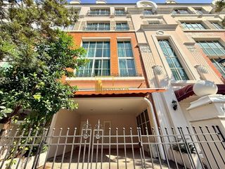For rent 4 bedrooms townhouse in Watthana, Bangkok