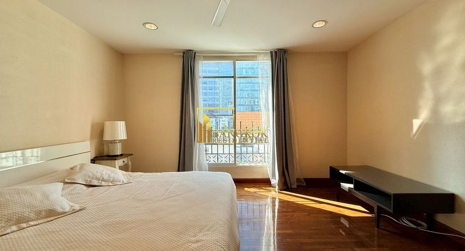 Reihenhaus zur Miete mit 4 Zimmer in Watthana, Bangkok
