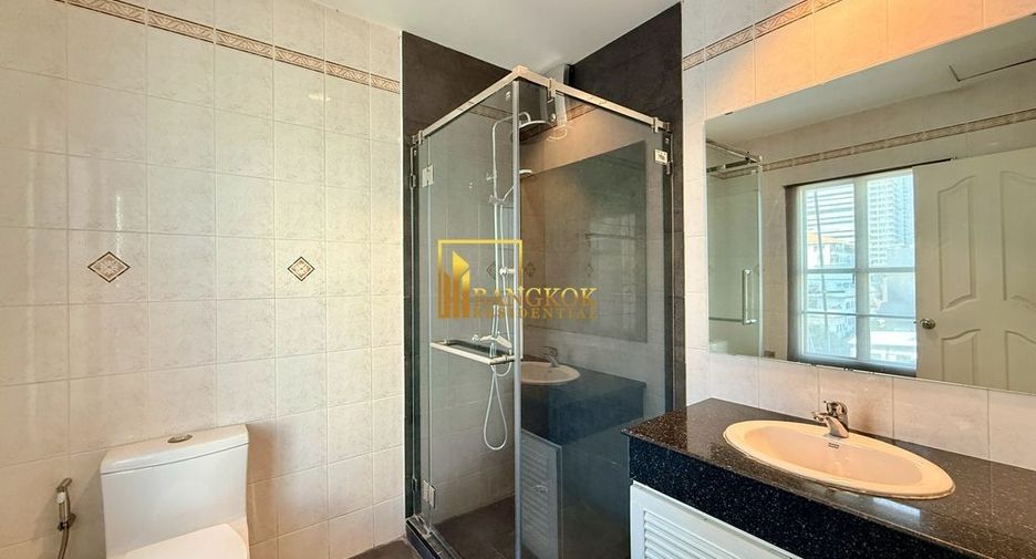 Reihenhaus zur Miete mit 4 Zimmer in Watthana, Bangkok