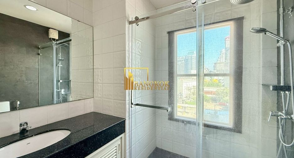 Reihenhaus zur Miete mit 4 Zimmer in Watthana, Bangkok