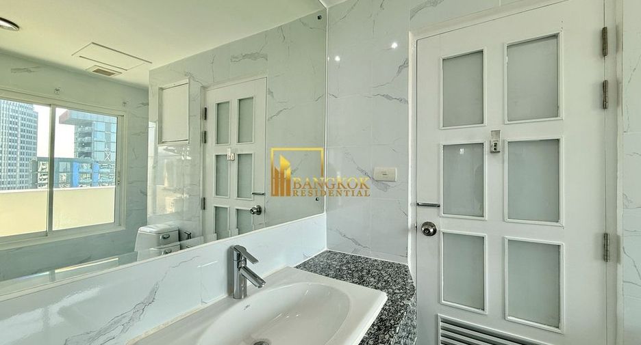 For rent 3 bedrooms condo in Watthana, Bangkok