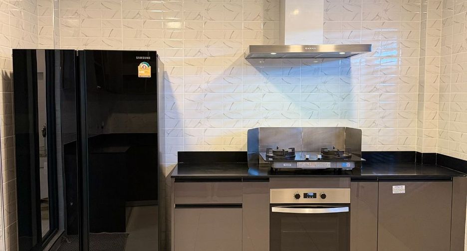 Casa en alquiler de 5 habitaciones en Bang Phli, Samut Prakan