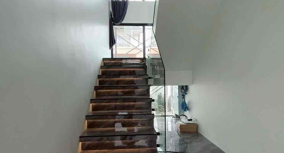 For rent and for sale 6 bedrooms villa in Sattahip, Chonburi