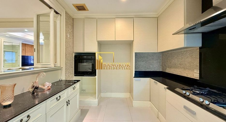 Condo en alquiler de 3 habitaciones en Khlong Toei, Bangkok