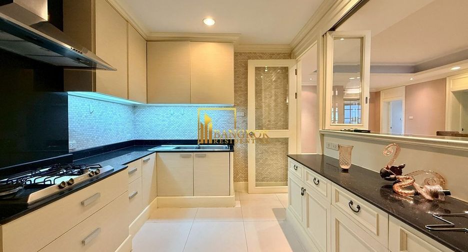 Condo en alquiler de 3 habitaciones en Khlong Toei, Bangkok