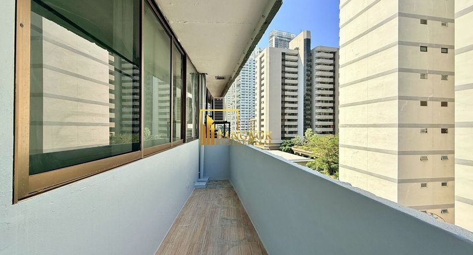 Condo en alquiler de 3 habitaciones en Khlong Toei, Bangkok