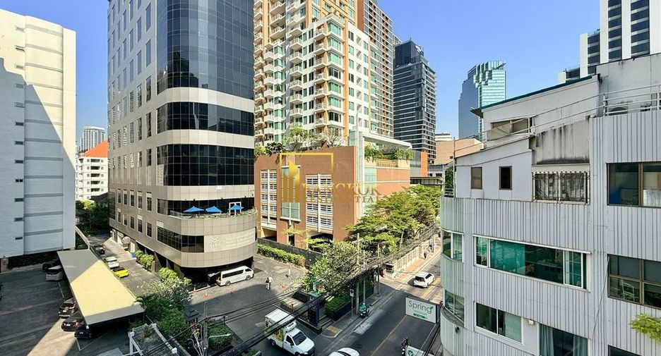 Condo en alquiler de 3 habitaciones en Khlong Toei, Bangkok