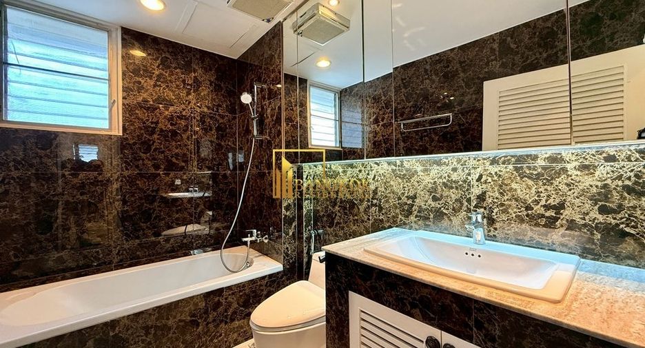 Condo en alquiler de 3 habitaciones en Khlong Toei, Bangkok