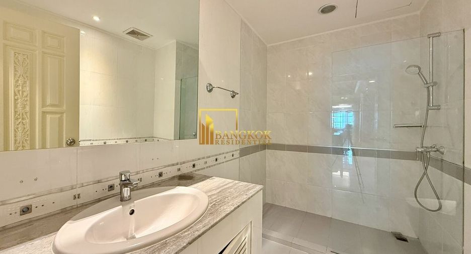 Condo en alquiler de 3 habitaciones en Khlong Toei, Bangkok