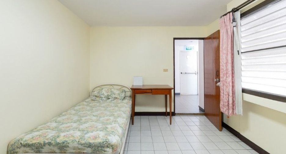For sale 3 bedrooms condo in Watthana, Bangkok