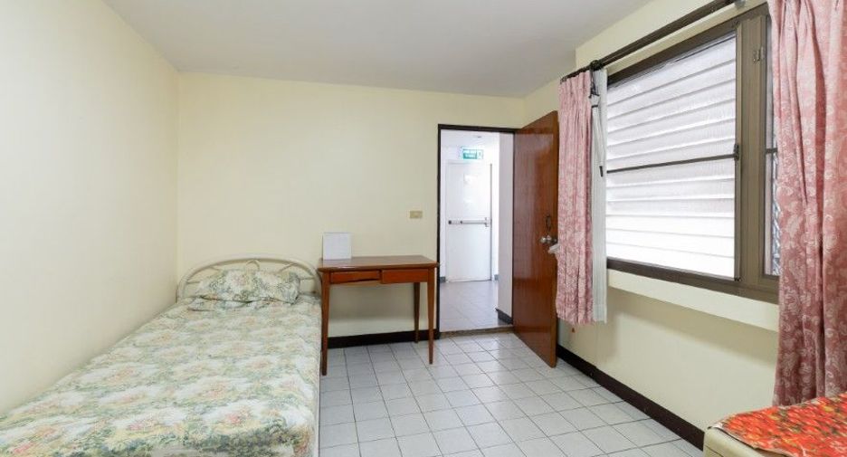 For sale 3 bedrooms condo in Watthana, Bangkok