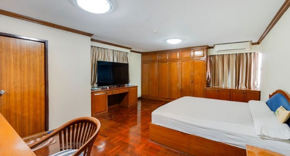 For sale 3 bedrooms condo in Watthana, Bangkok
