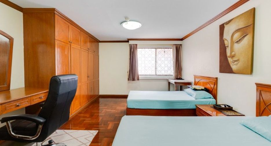 For sale 3 bedrooms condo in Watthana, Bangkok