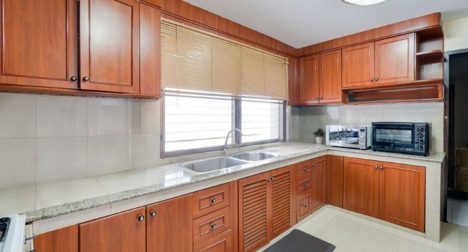 For sale 3 bedrooms condo in Watthana, Bangkok