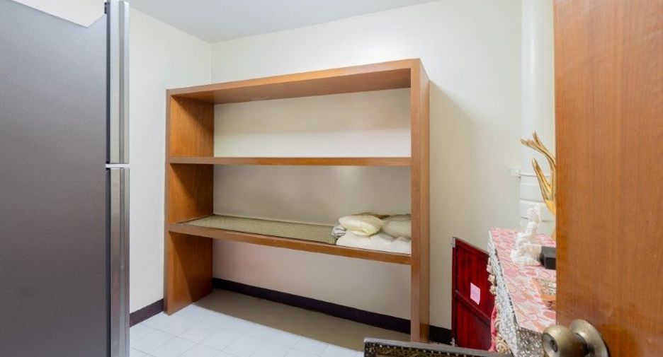 For sale 3 bedrooms condo in Watthana, Bangkok