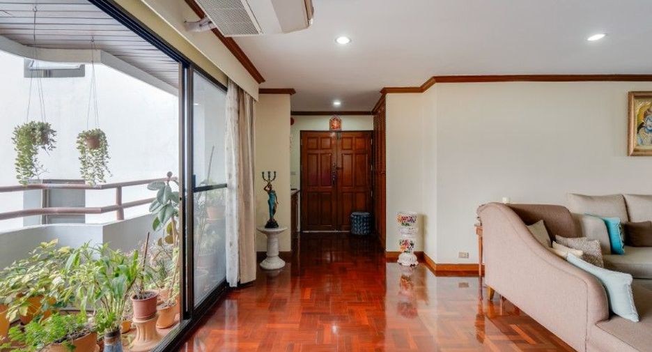 For sale 3 bedrooms condo in Watthana, Bangkok